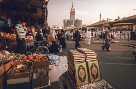 9 Tips Belanja Oleh-Oleh di Makkah dan Madinah Agar Hemat - Hargaumroh.id