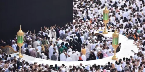 Suasana antrean dan tips bisa shalat di dalam Hijir Ismail